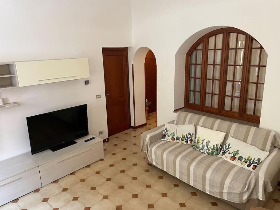 Appartamento In Centro Storico Finale Ligure Exterior photo