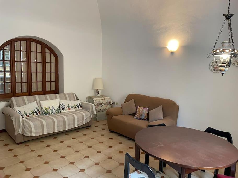 Appartamento In Centro Storico Finale Ligure Exterior photo